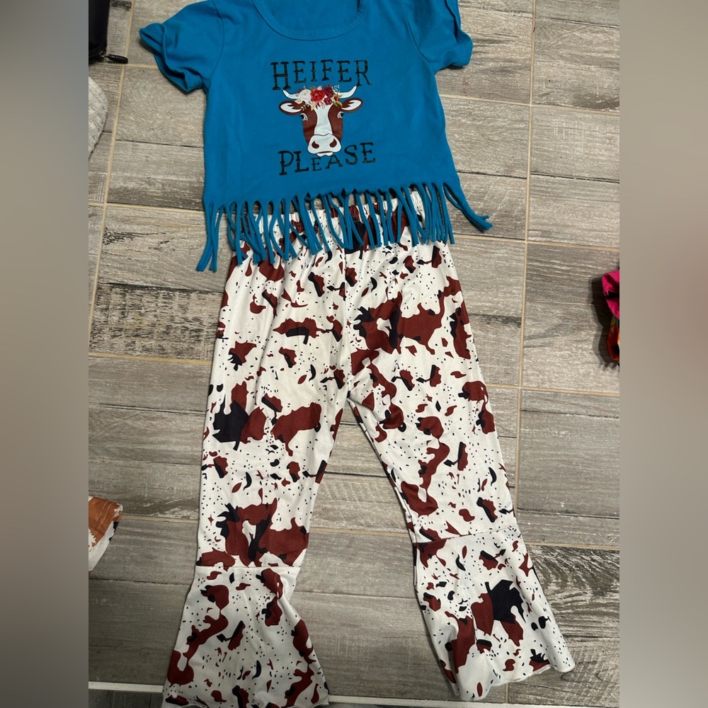 Western Set toddler cow print. 
Great Condition